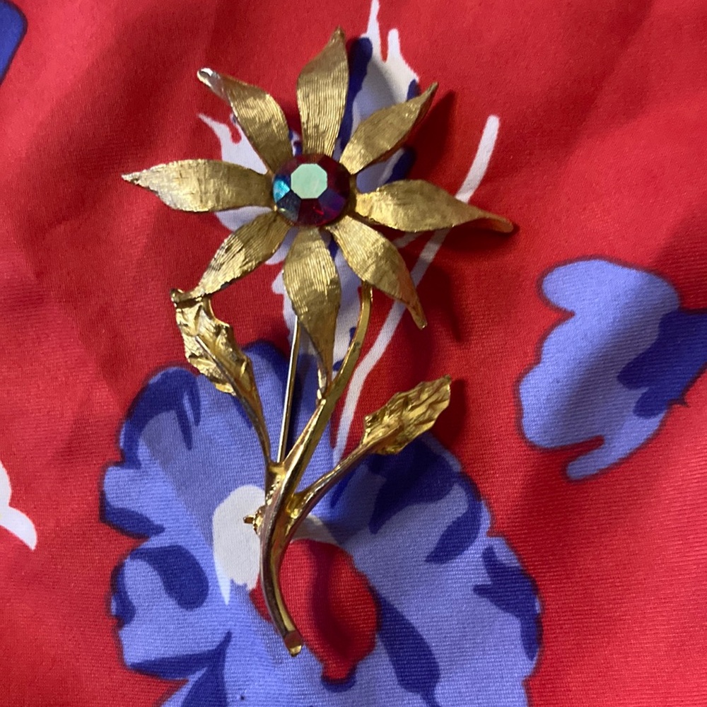 Vintage 1960s Dodds flower brooch